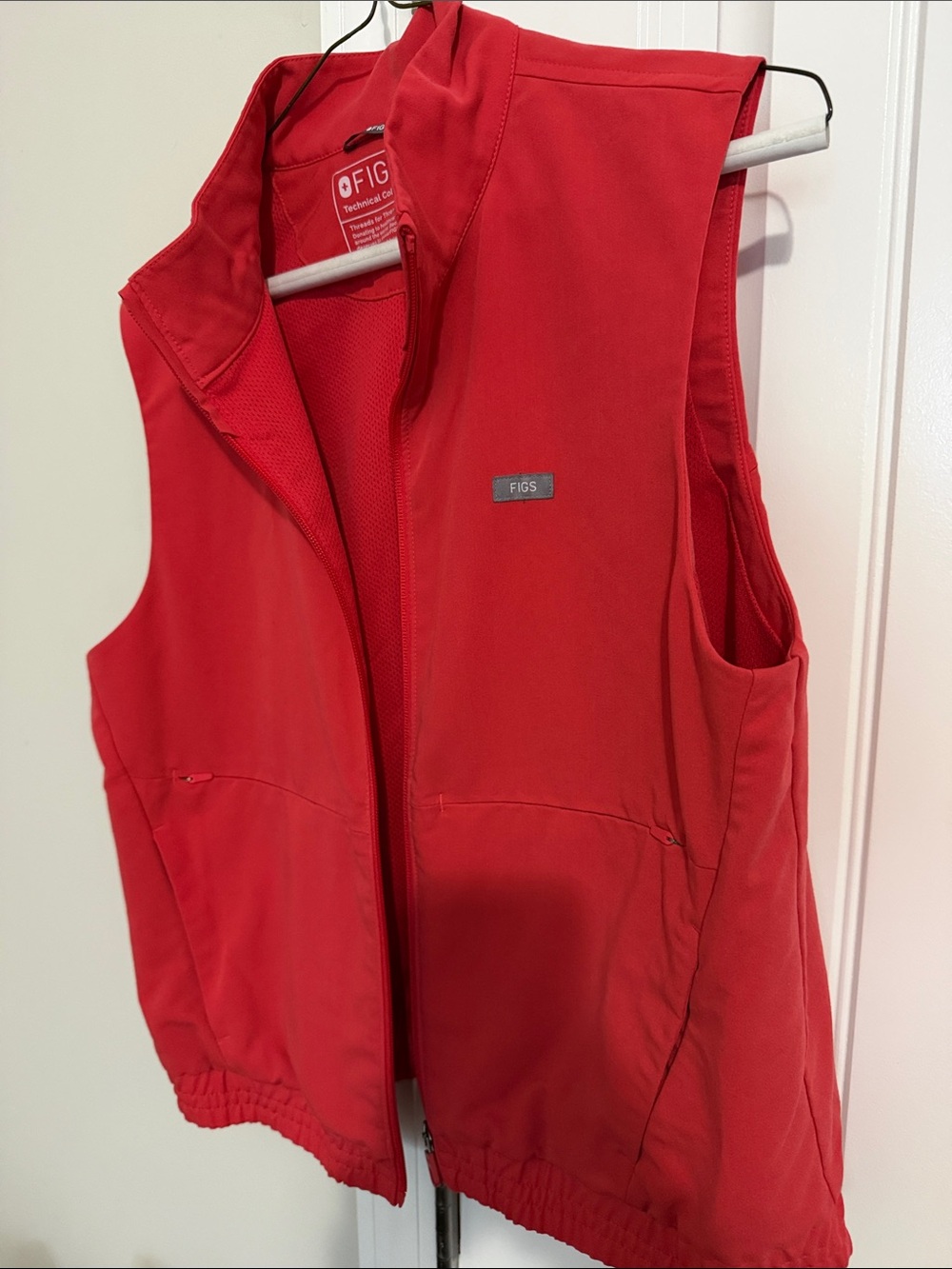 FIGS women’s Red Sleeveless Zip-Up Vest